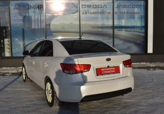 Подержанный автомобиль Kia Cerato Sedan 2012 года (7 фото)