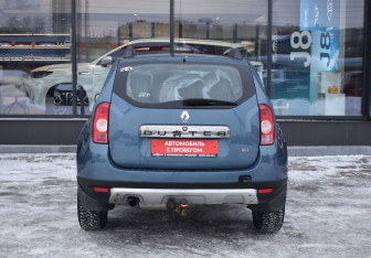 Подержанный автомобиль Renault Duster 2014 года (6 фото)