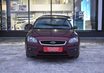 Подержанный автомобиль Ford Focus Sedan 2006 года (2 фото)