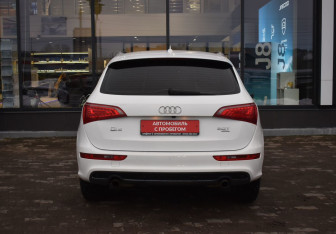 Подержанный автомобиль Audi Q5 2009 года (6 фото)