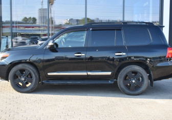 Подержанный автомобиль Toyota Land Cruiser Suv 2014 года (8 фото)