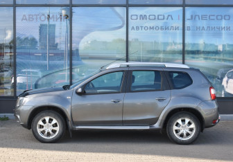 Подержанный автомобиль Nissan Terrano 2015 года (8 фото)