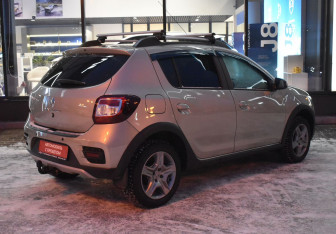 Подержанный автомобиль Renault Sandero 2019 года (5 фото)