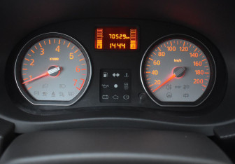 Подержанный автомобиль Renault Sandero 2011 года (13 фото)