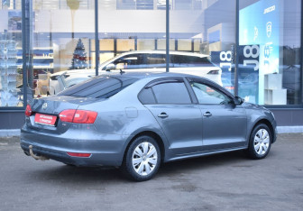 Подержанный автомобиль Volkswagen Jetta Sedan 2013 года (5 фото)
