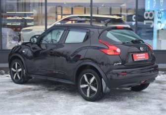 Подержанный автомобиль Nissan Juke 2014 года (7 фото)