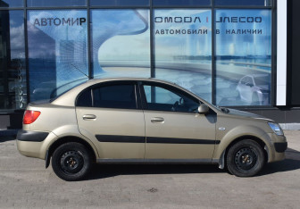 Подержанный автомобиль Kia Rio Sedan 2009 года (4 фото)