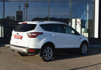 Подержанный автомобиль Ford Kuga 2017 года (5 фото)