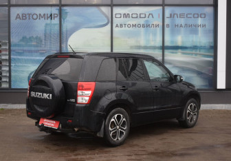 Подержанный автомобиль Suzuki Grand Vitara 2010 года (7 фото)