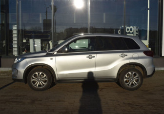 Подержанный автомобиль Suzuki Vitara 2021 года (8 фото)