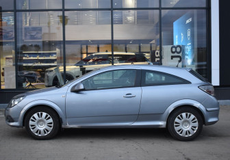 Подержанный автомобиль Opel Astra Hatchback 2010 года (8 фото)