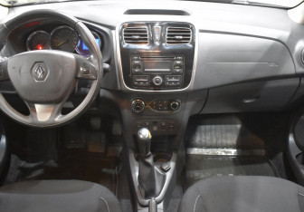 Подержанный автомобиль Renault Sandero 2016 года (12 фото)