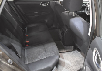 Подержанный автомобиль Nissan Sentra Sedan 2015 года (11 фото)