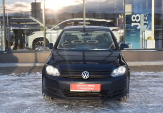 Подержанный автомобиль Volkswagen Golf Plus 2012 года (2 фото)