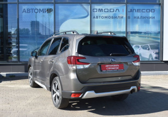Подержанный автомобиль Subaru Forester Suv 2019 года (7 фото)