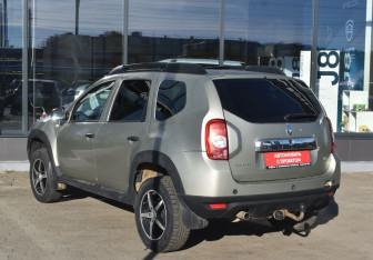 Подержанный автомобиль Renault Duster 2012 года (7 фото)