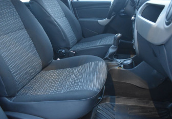 Подержанный автомобиль Renault Logan Sedan 2010 года (10 фото)