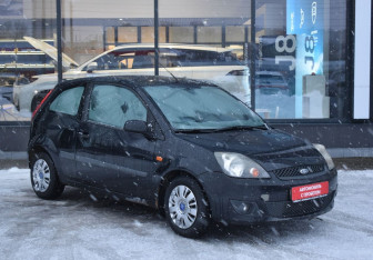 Подержанный автомобиль Ford Fiesta Hatchback 2007 года (3 фото)