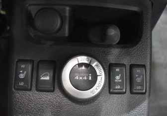 Подержанный автомобиль Nissan X-Trail 2012 года (19 фото)