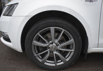 Подержанный автомобиль Skoda Octavia Liftback 2020 года (9 фото)