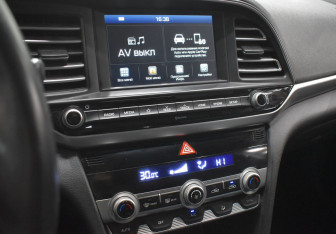 Подержанный автомобиль Hyundai Elantra Sedan 2019 года (17 фото)