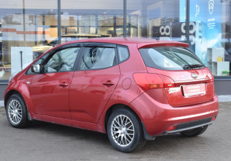 Подержанный автомобиль Kia Venga 2013 года (7 фото)