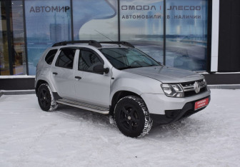 Подержанный автомобиль Renault Duster 2015 года (3 фото)