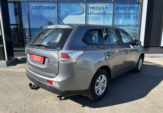 Подержанный автомобиль Mitsubishi Outlander 2012 года (5 фото)