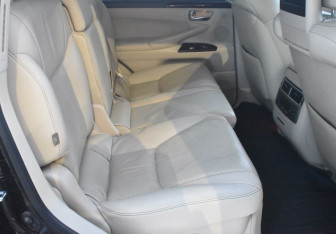 Подержанный автомобиль Lexus LX 2012 года (11 фото)