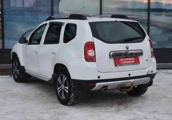 Подержанный автомобиль Renault Duster 2015 года (7 фото)