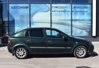 Подержанный автомобиль Opel Astra Sedan 2002 года (4 фото)