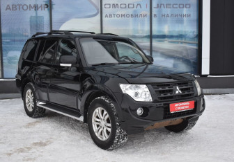 Подержанный автомобиль Mitsubishi Pajero 2013 года (3 фото)