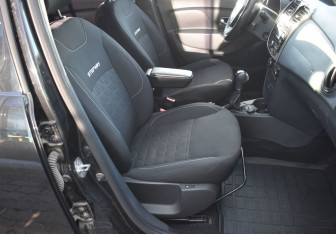 Подержанный автомобиль Renault Sandero 2017 года (10 фото)