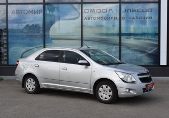 Подержанный автомобиль Chevrolet Cobalt Sedan 2013 года (3 фото)