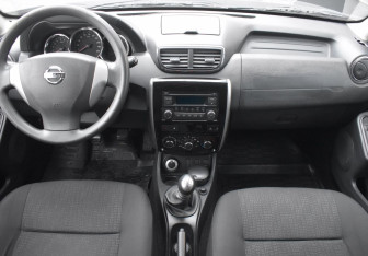 Подержанный автомобиль Nissan Terrano 2016 года (12 фото)