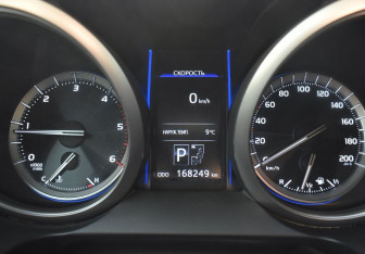 Подержанный автомобиль Toyota Land Cruiser Prado 2015 года (17 фото)