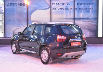 Подержанный автомобиль Nissan Terrano 2017 года (7 фото)