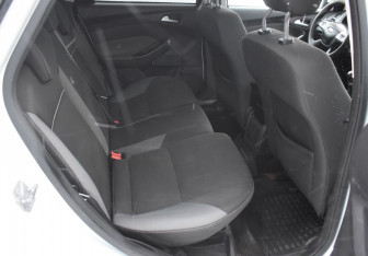 Подержанный автомобиль Ford Focus Sedan 2012 года (11 фото)