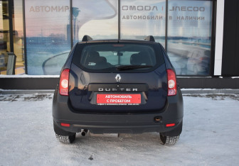 Подержанный автомобиль Renault Duster 2014 года (6 фото)