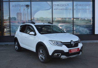 Подержанный автомобиль Renault Sandero 2018 года (3 фото)