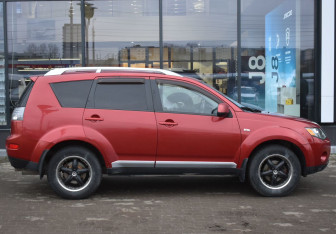 Подержанный автомобиль Mitsubishi Outlander 2008 года (4 фото)