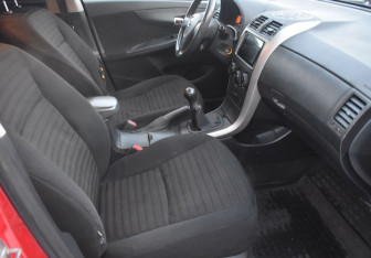 Подержанный автомобиль Toyota Corolla Sedan 2007 года (10 фото)