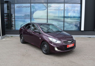 Подержанный автомобиль Hyundai Solaris Sedan 2012 года (3 фото)