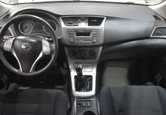Подержанный автомобиль Nissan Sentra Sedan 2015 года (12 фото)