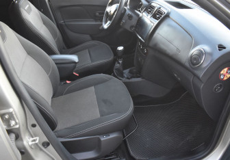 Подержанный автомобиль Renault Sandero 2020 года (10 фото)
