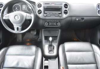 Подержанный автомобиль Volkswagen Tiguan 2011 года (12 фото)