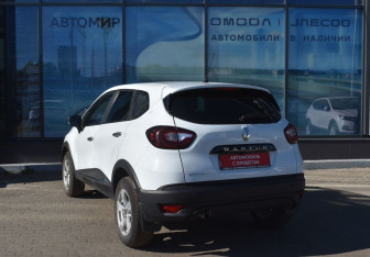 Подержанный автомобиль Renault Kaptur 2017 года (7 фото)