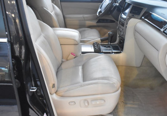 Подержанный автомобиль Lexus LX 2012 года (10 фото)