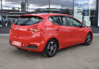 Подержанный автомобиль Kia Ceed Hatchback 2015 года (5 фото)