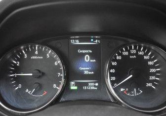 Подержанный автомобиль Nissan X-Trail 2017 года (13 фото)